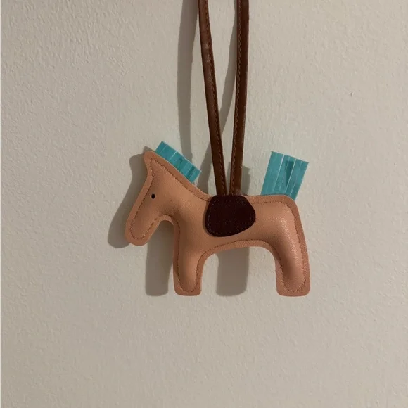 Tan Horse-Shaped Leather Keychain - Picture 3 of 3